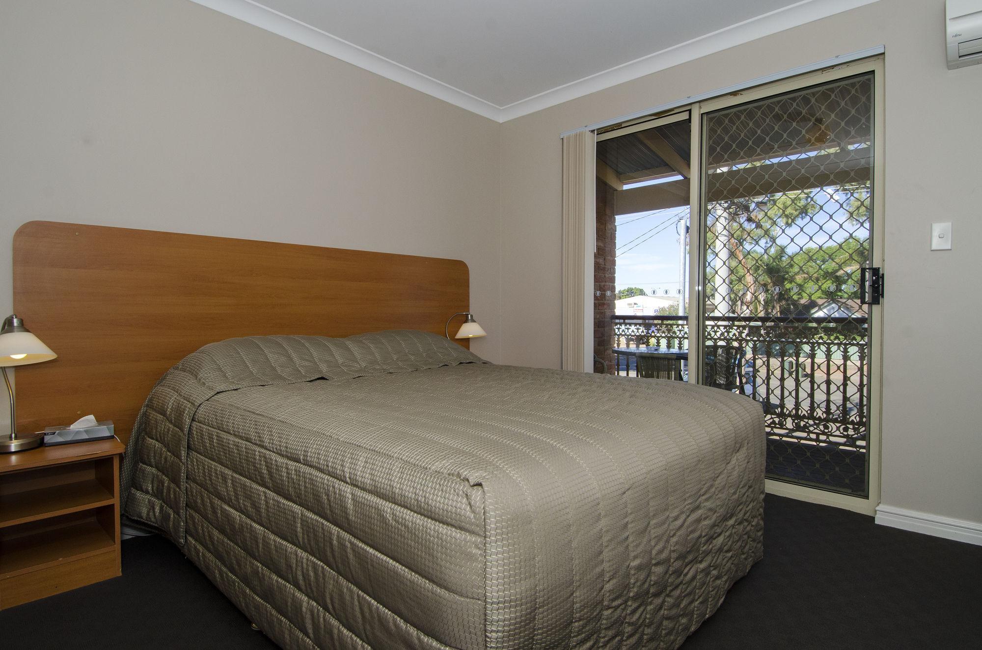 Quality Inn Railway Motel Kalgoorlie Exterior foto